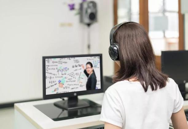 �ώ�Ҳ�����ڼҲ��W(w��ng)�n���ұ�ֱ��ܛ��������߀��  �h(yu��n)�̽���ܛ����ǰ��